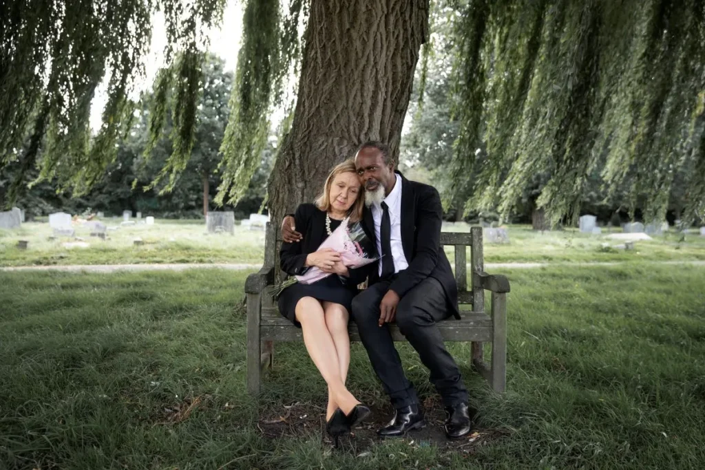 finalexpensequoter.com family visiting grave loved one